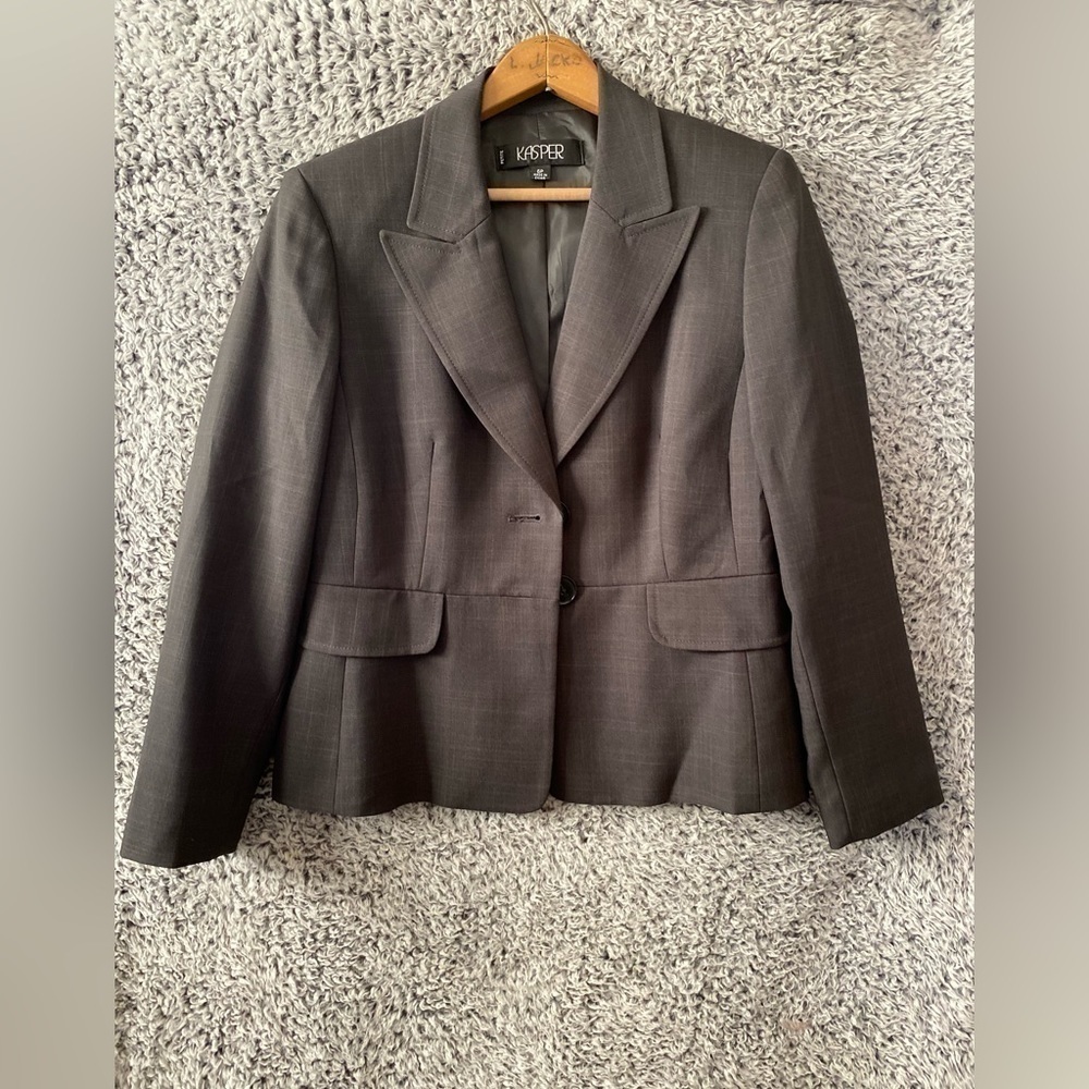 Women’s Dark gray Carrier Blazer Size 6 P in Excellent Used Condition